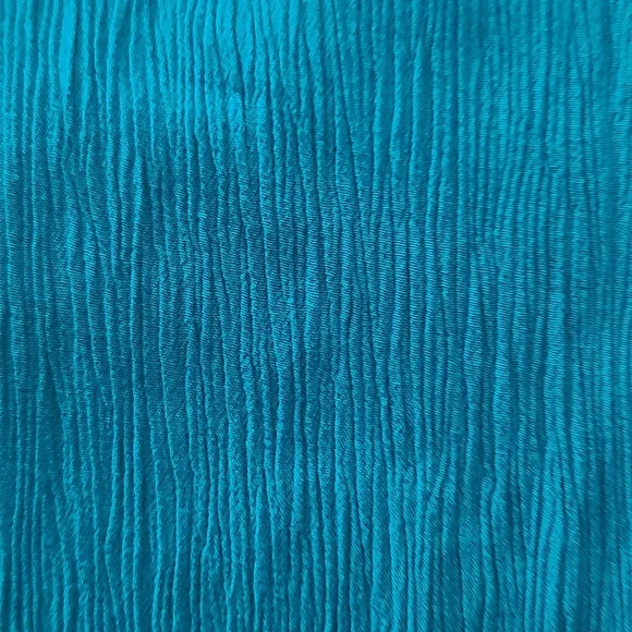 Emerald green crepe lettuce hem top urban mangoz medium - Picture 4 of 8